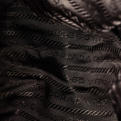 プラダ ヴェラ ダブルフロントポケット バックパック テスート サフィアーノレザー ミディアム