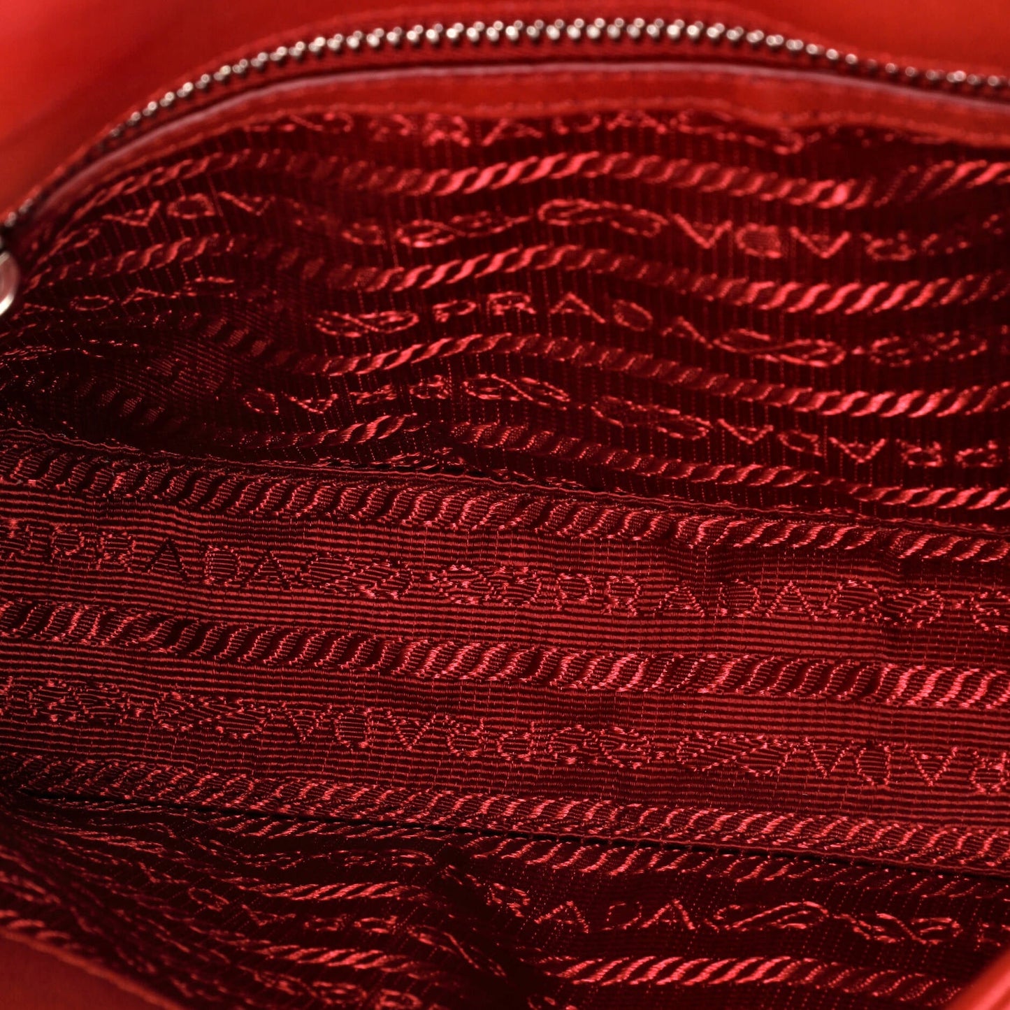 プラダ チェーンフラップショルダーバッグ ナッパゴーフル スモール