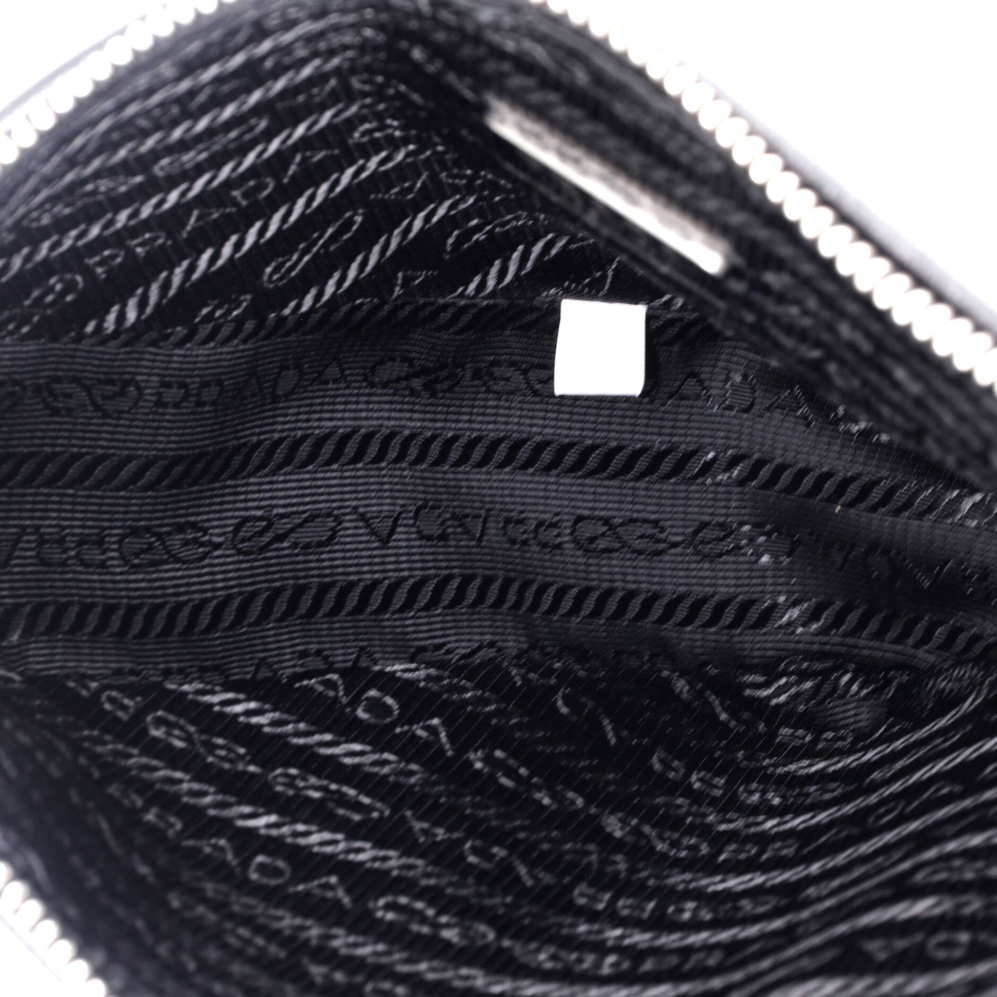 プラダ トライアングル ロゴ リストレット ポーチ エンボス レザー