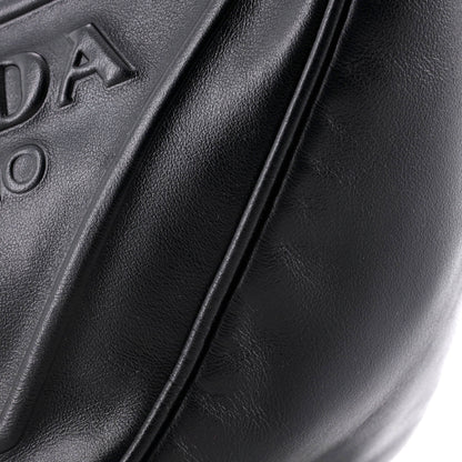 プラダ トライアングルロゴ ジップ クロスボディバッグ エンボスレザー ミニ