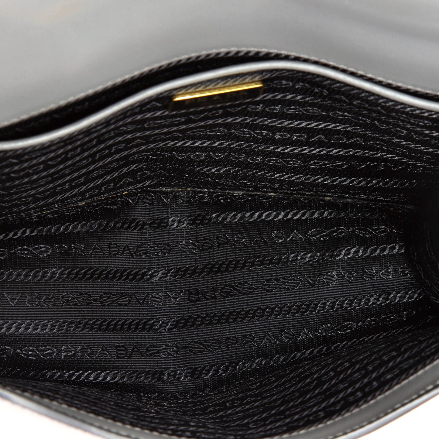 プラダ エンベロープ フラップ チェーン ショルダーバッグ サフィアーノレザー スモール