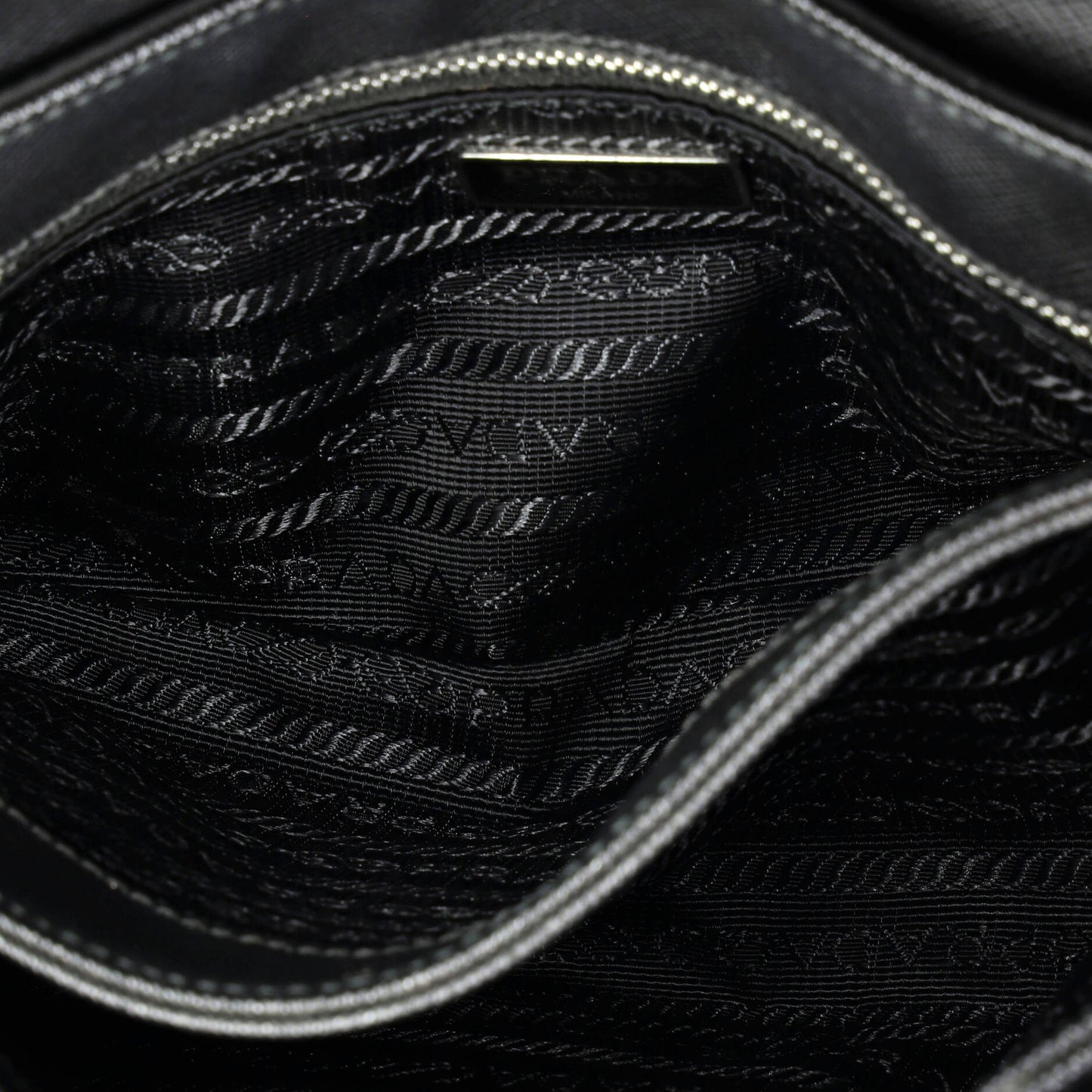 プラダ チェーン フラップ クロスボディ バッグ テスートとサフィアーノ レザー ミディアム