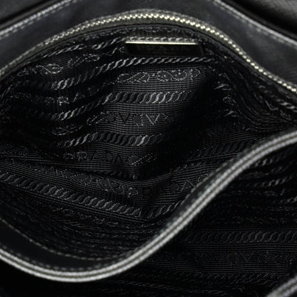 プラダ チェーン フラップ クロスボディ バッグ テスートとサフィアーノ レザー ミディアム