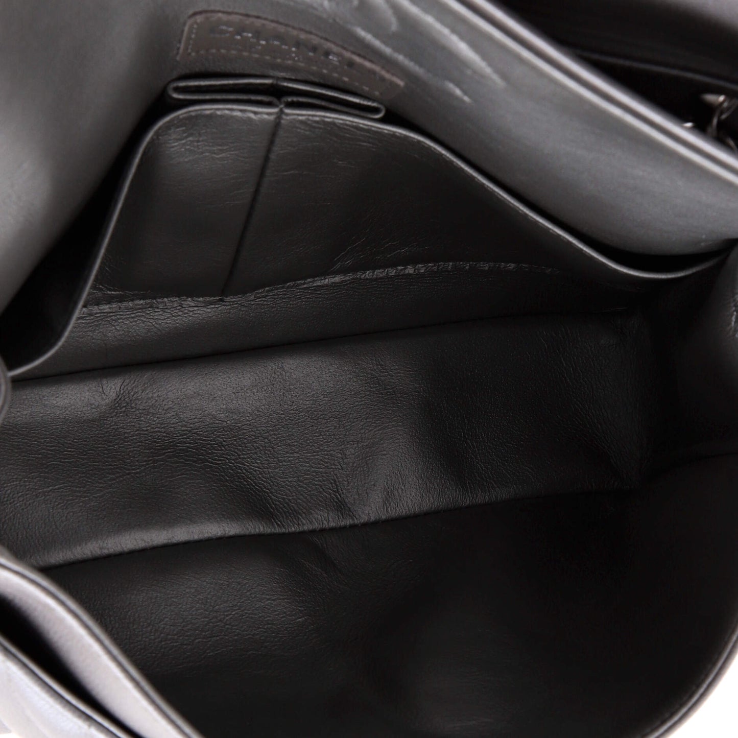 シャネル クラシック ダブルフラップバッグ シェブロン キャビア ミディアム