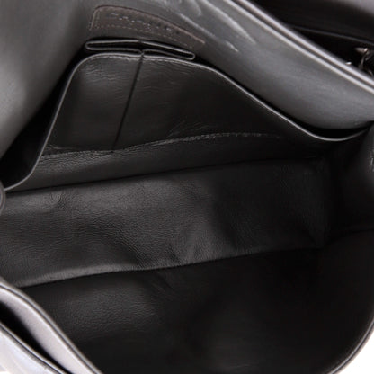 シャネル クラシック ダブルフラップバッグ シェブロン キャビア ミディアム