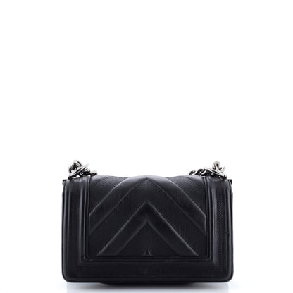 シャネル ボーイ フラップバッグ パーフォレーテッド シェブロン ラムスキン スモール