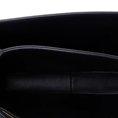 セリーヌ トリオンフショルダーバッグ スムースカーフスキン ミディアム