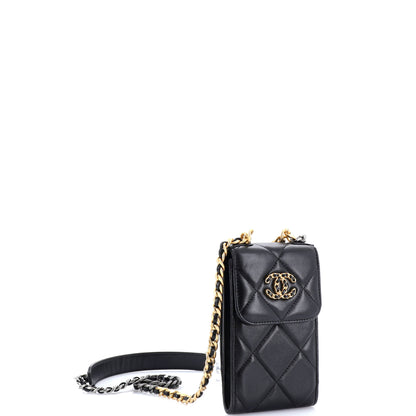 シャネル 19 縦型携帯電話ホルダー チェーン付き キルティング ラムスキン