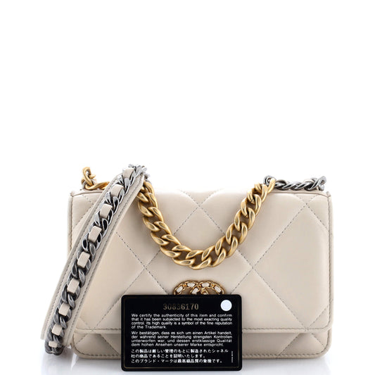 シャネル 19 チェーンウォレット キルティング ラムスキン