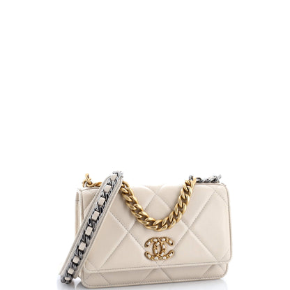 シャネル 19 チェーンウォレット キルティング ラムスキン