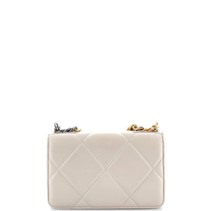 シャネル 19 チェーンウォレット キルティング ラムスキン