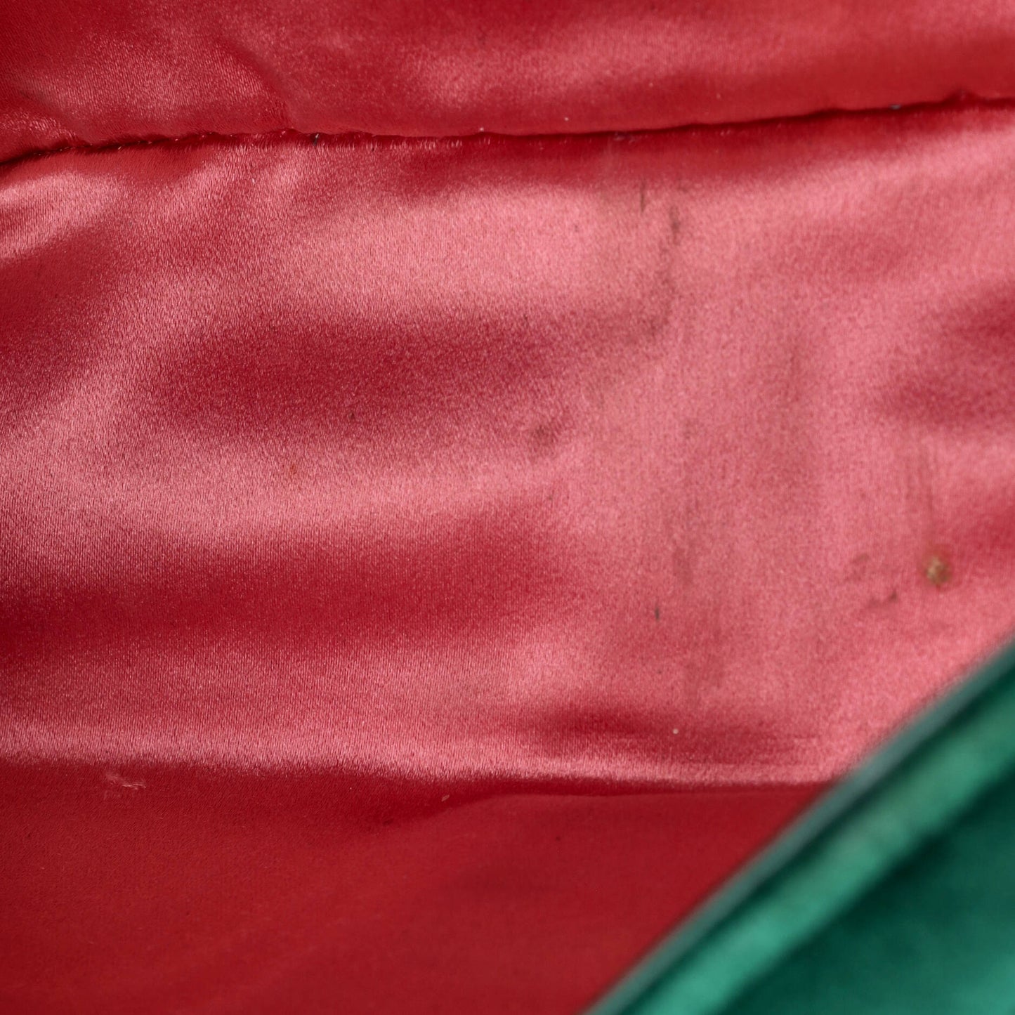 グッチ GGマーモント フラップバッグ マトラッセ ベルベット スモール