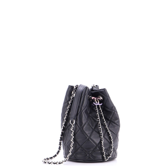 シャネル レインボー CC ドローストリング バケットバッグ キルティング ラムスキン ミニ