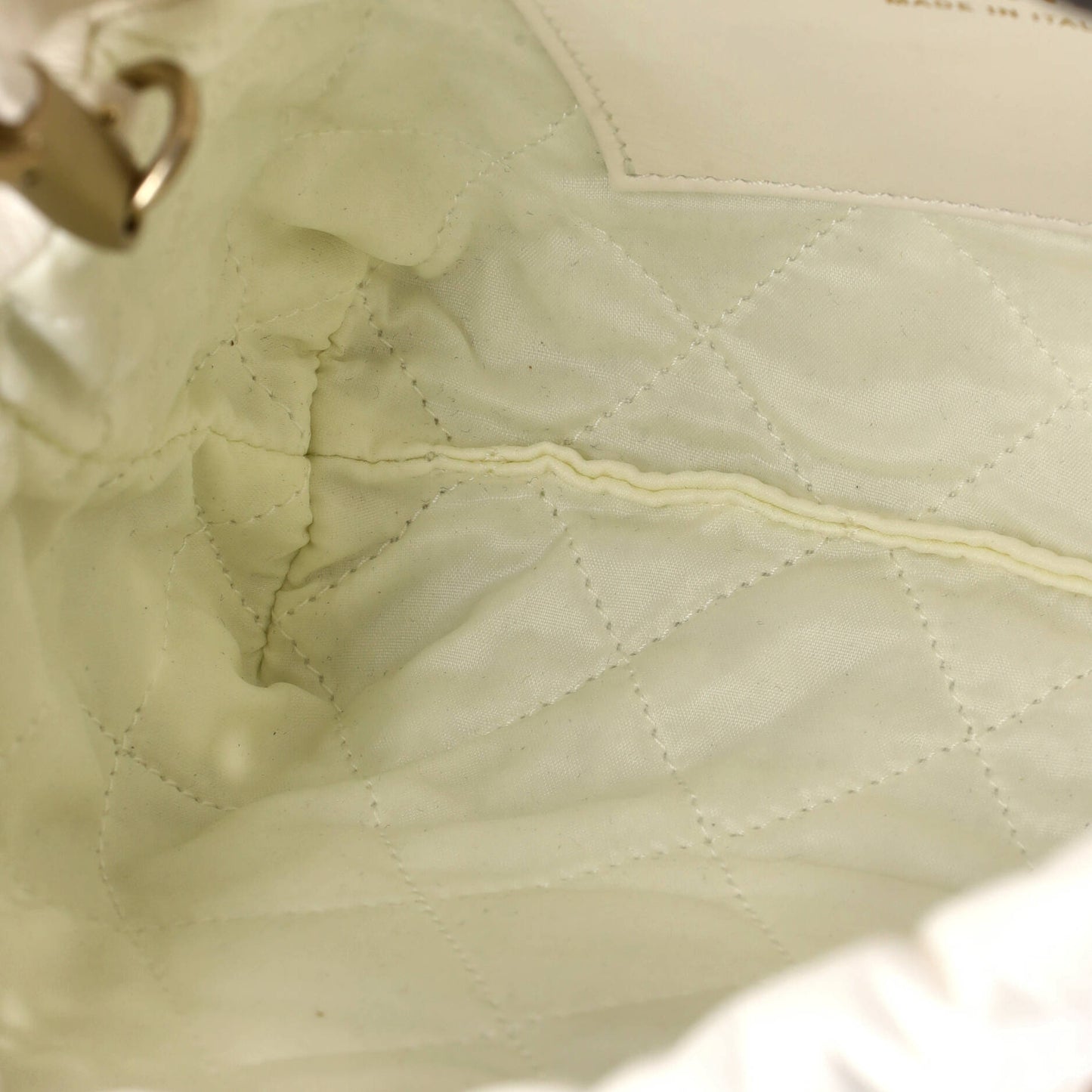 シャネル 22チェーン ホーボー CC アイレット エンブロイダリー カーフスキン ミニ