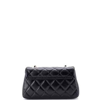 シャネル CC ターンロック フラップ フォンホルダー チェーン付き キルティング ラムスキン