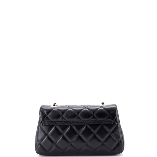 シャネル CC ターンロック フラップ フォンホルダー チェーン付き キルティング ラムスキン