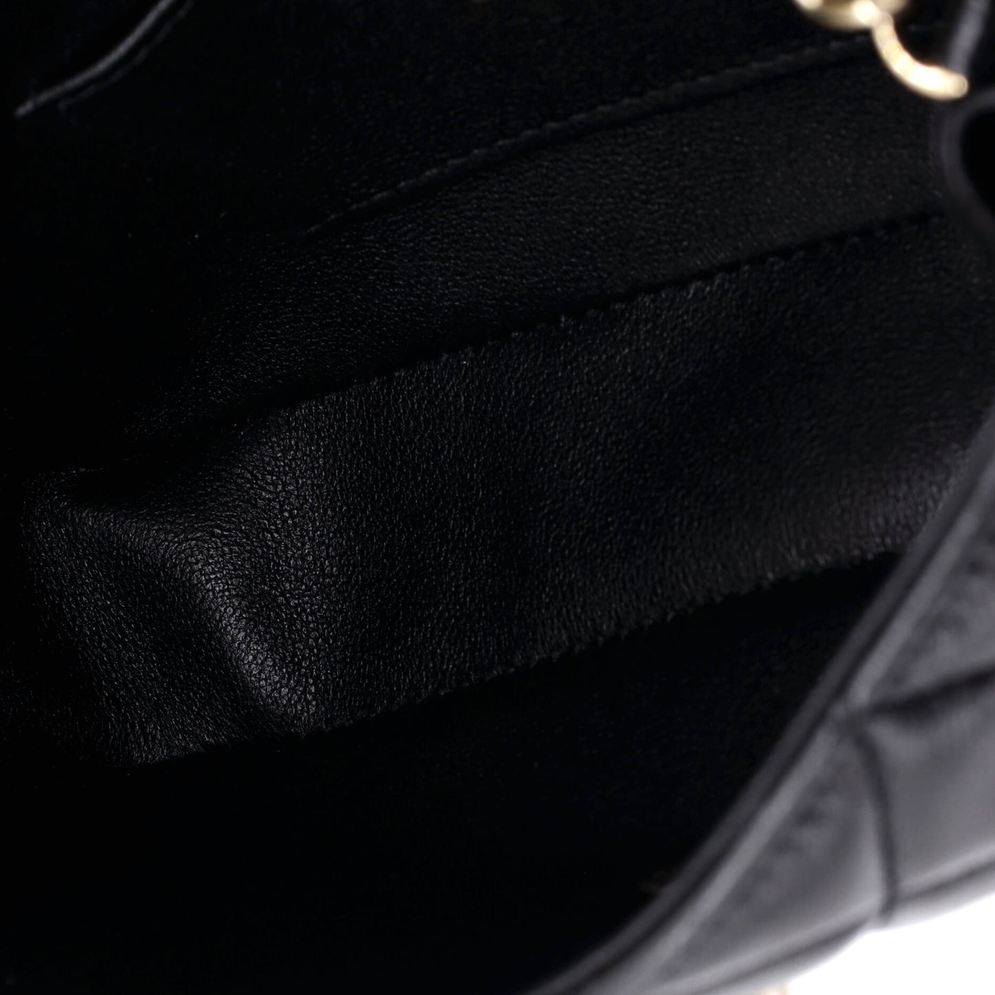 シャネル CC ターンロック フラップ フォンホルダー チェーン付き キルティング ラムスキン