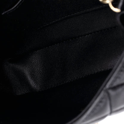 シャネル CC ターンロック フラップ フォンホルダー チェーン付き キルティング ラムスキン