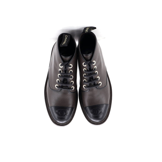 シャネル レディース CC キャップトゥ ショート コンバット ブーツ レザー フェイクパール