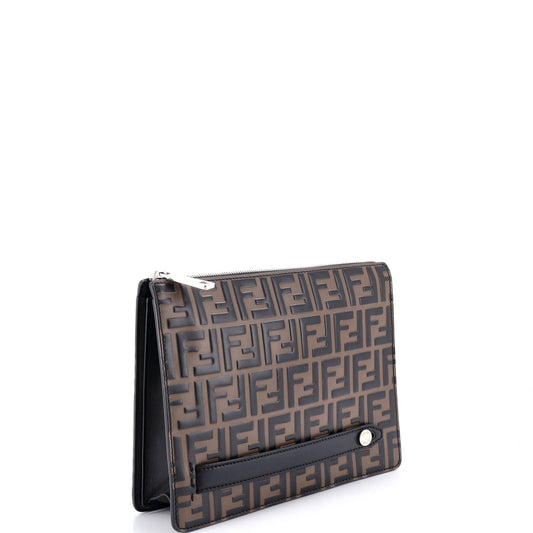 フェンディハンドル クラッチズッカ柄 エンボスレザー ミディアム