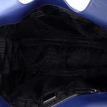 プラダ トライアングルロゴ オープントート レザー