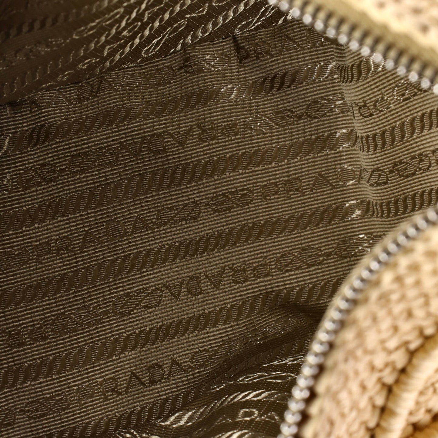 プラダ トライアングルロゴ ジップクロスボディバッグ クロシェ ラフィアスモール