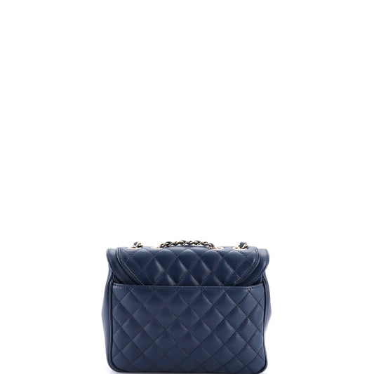 シャネル ラブリーデイ スクエア フラップバッグ キルティング ラムスキン ミディアム