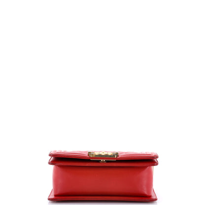 シャネル ボーイ フラップバッグ キルティング ラムスキン スモール