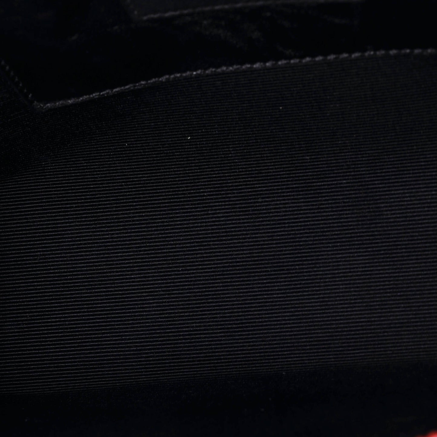 サンローラン クラシック モノグラム タッセル クロスボディバッグ クロコダイルエンボスレザー ミディアム