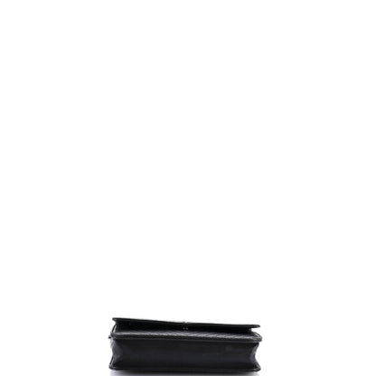 シャネル ソーブラック チェーンウォレット シェブロン ラムスキン