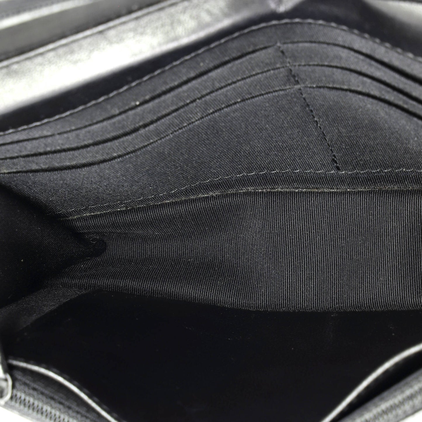 シャネル ソーブラック チェーンウォレット シェブロン ラムスキン