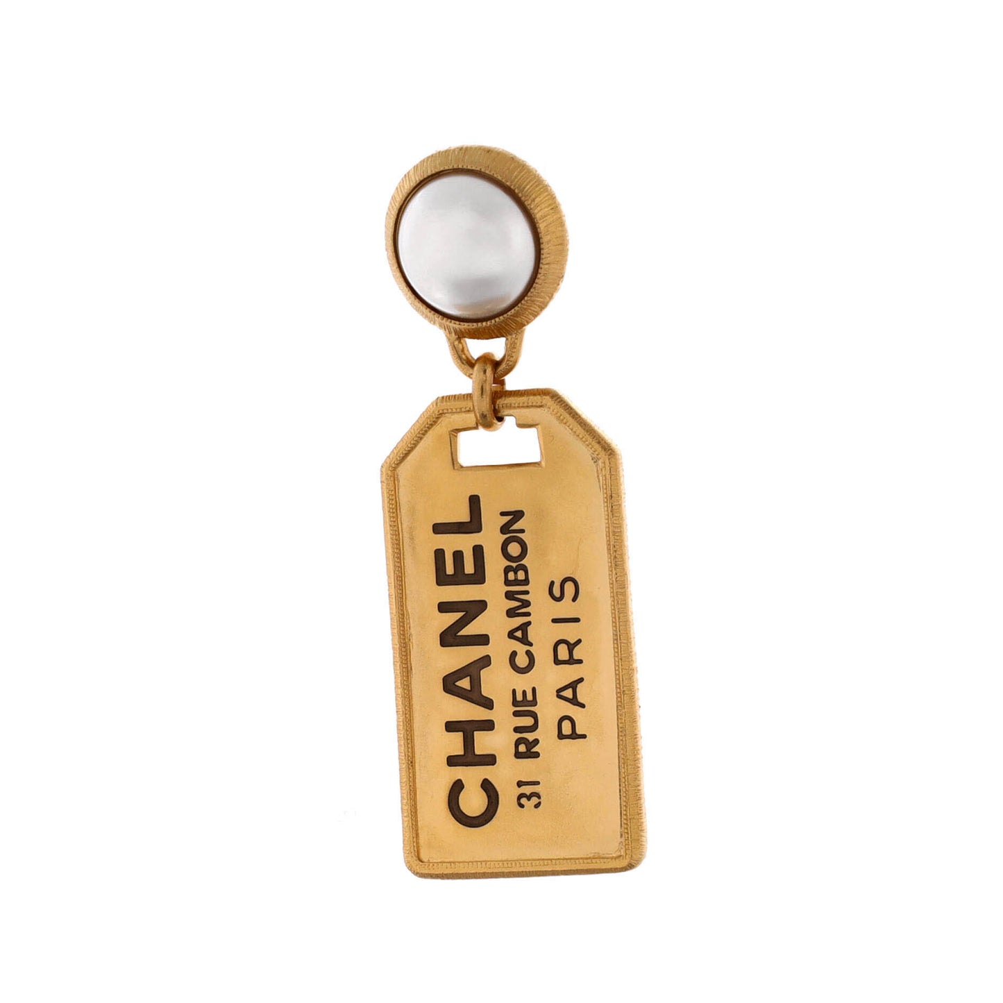 シャネル ロゴタグ ドロップイヤリング メタルフェイクパール付き