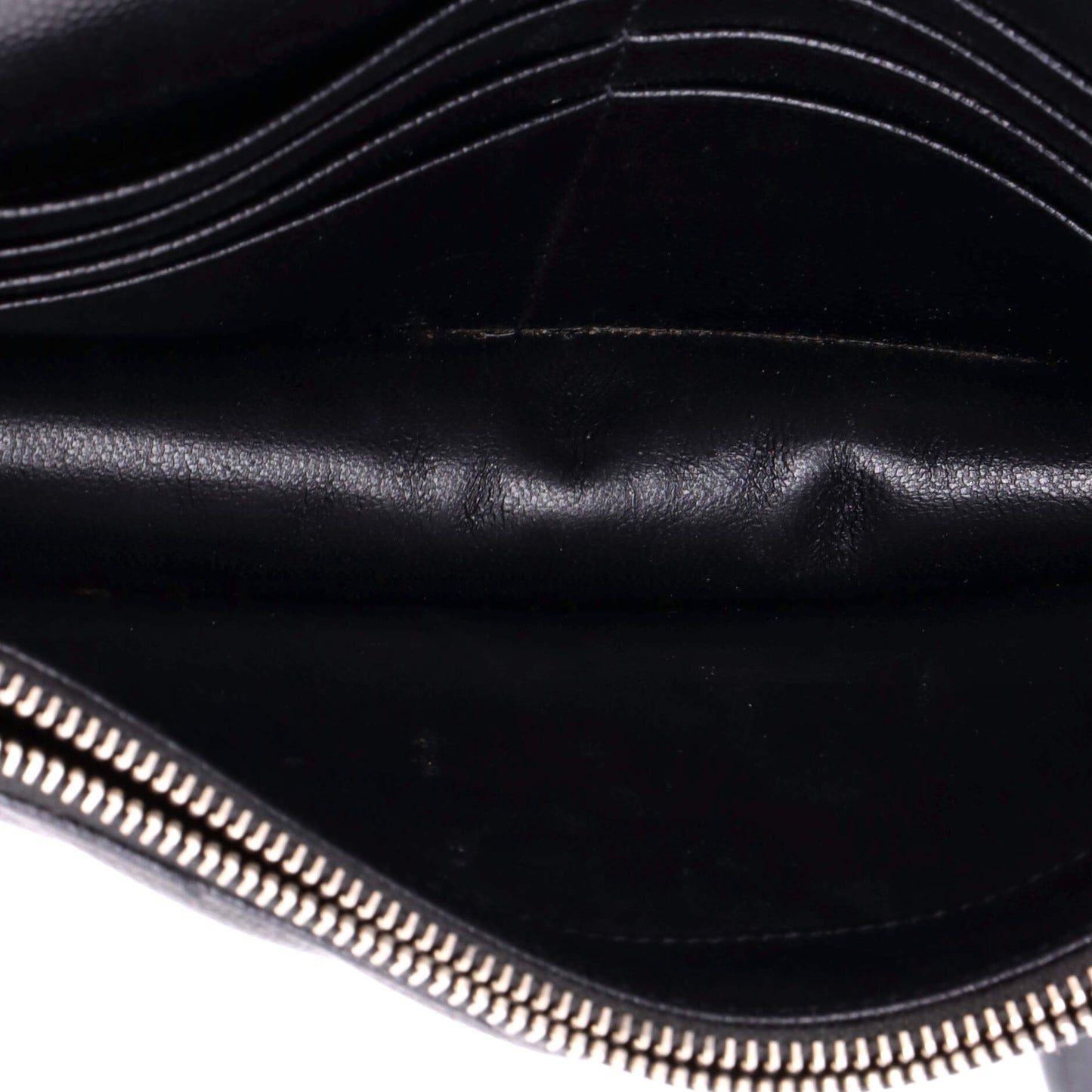 サンローラン クラシック モノグラム ウォレット オン チェーン マトラッセ シェブロン レザー スモール