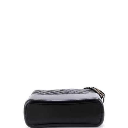 シャネル ガブリエル ホーボー シェブロン エイジドカーフスキン ミディアム