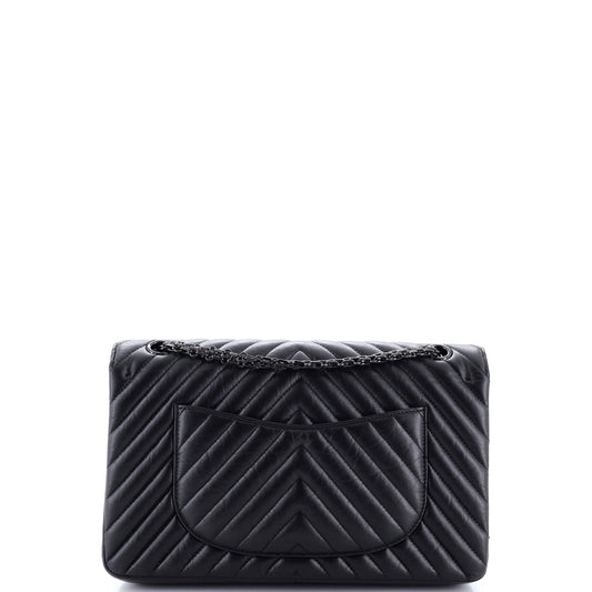 シャネル ソーブラック リイシュー 2.55 フラップバッグ シェブロン エイジドカーフスキン 226