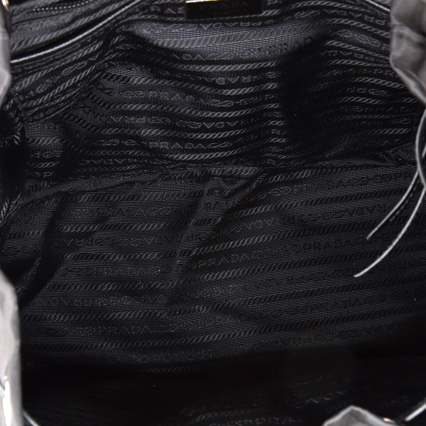 プラダ ニューヴェラ バックパック テッスート スタッズレザー