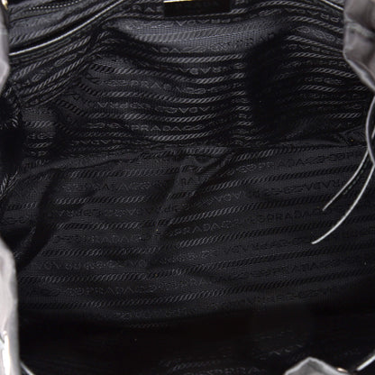 プラダ ニューヴェラ バックパック テッスート スタッズレザー