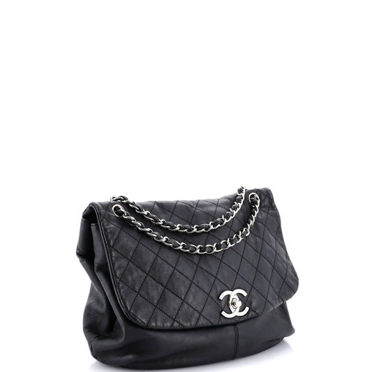 シャネル トリアノン メッセンジャーバッグ キルティングレザー ラージ