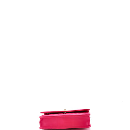 シャネル ピックミーアップ ロゴハンドル ウォレット オン チェーン キルティング ラムスキン