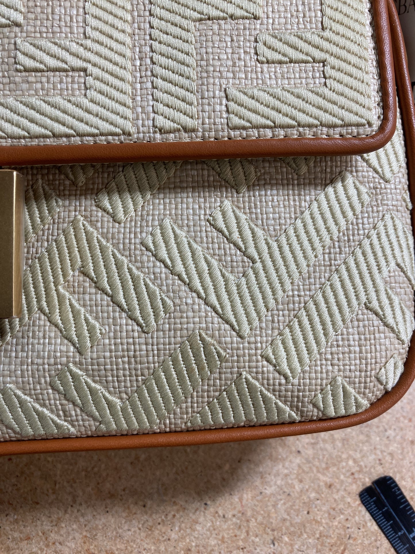 フェンディ バゲット NM バッグ ズッカ刺繍 ラフィア ミディアム