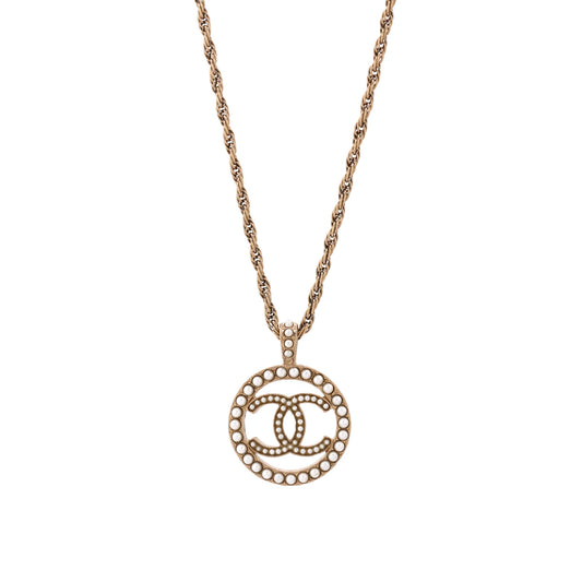 Chanel CC round pendant necklace in metal with faux pearls