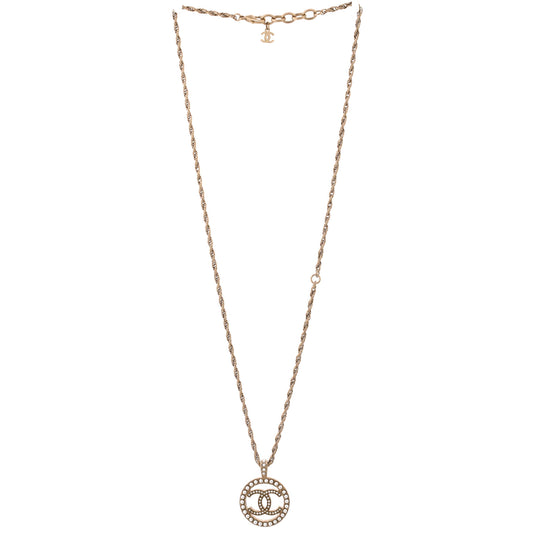 Chanel CC round pendant necklace in metal with faux pearls