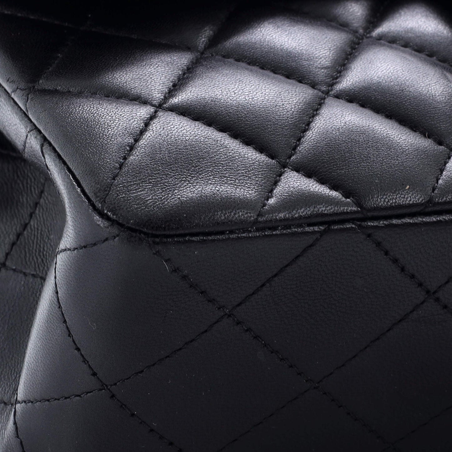 CHANEL スモール ラムスキン