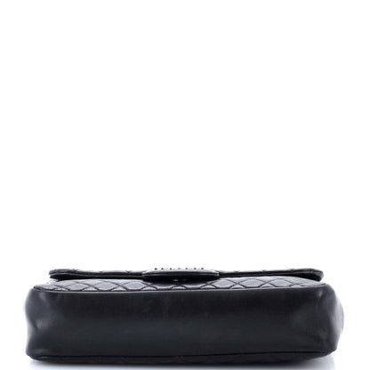 CHANEL パールチェーンフラップバッグ