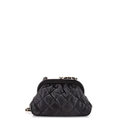 CHANELキスロックフレームショルダーバッグ