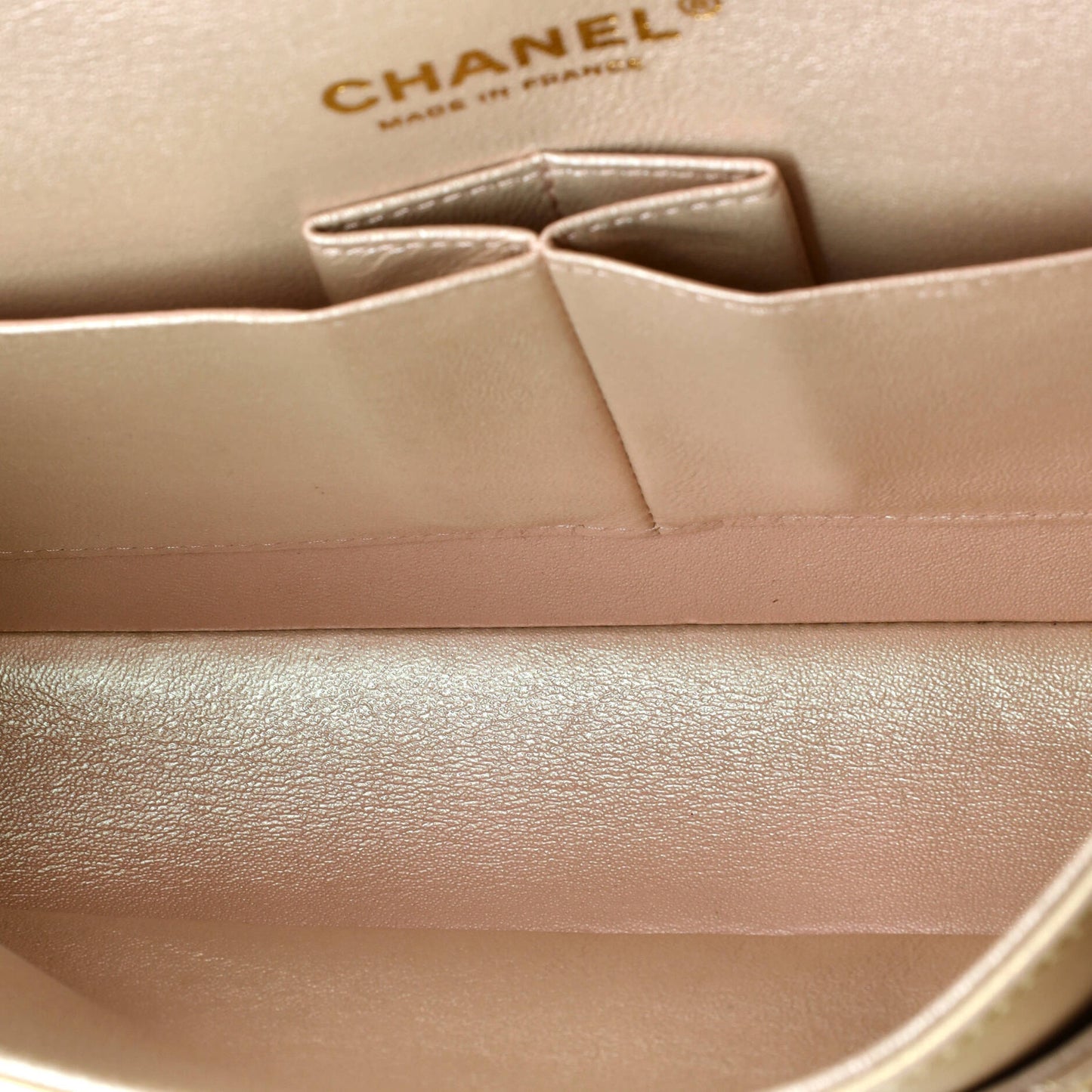 CHANEL イリディセントダブルフラップ