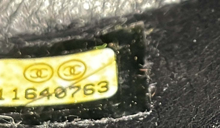 シャネルエナメルショルダーバッグ