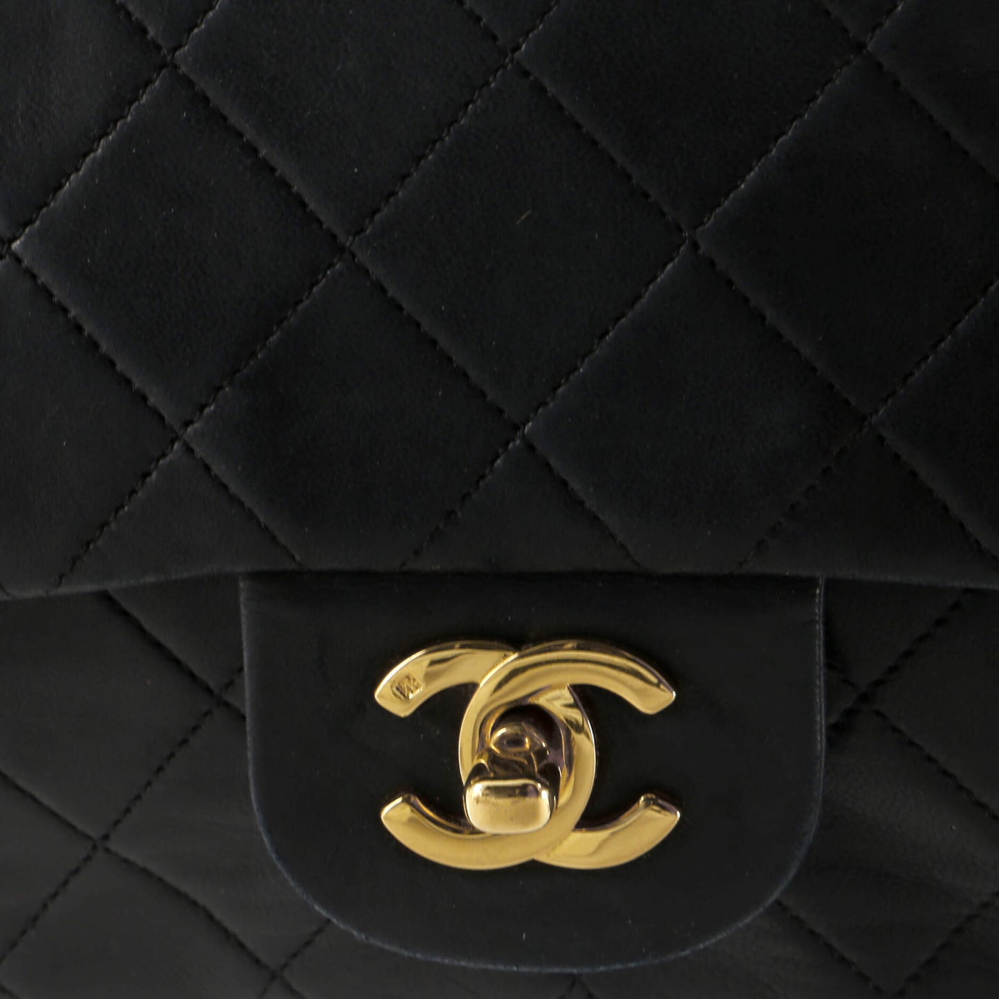 シャネル ダブルフラップ ラムスキン