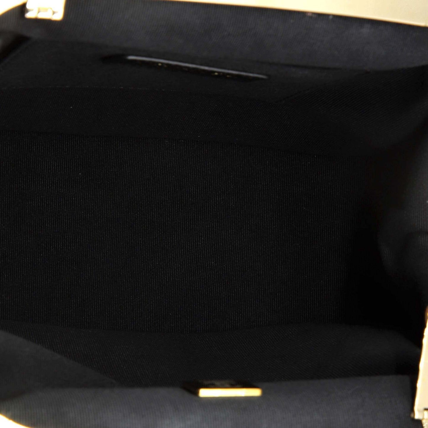 CHANELキスロックフレームショルダーバッグ