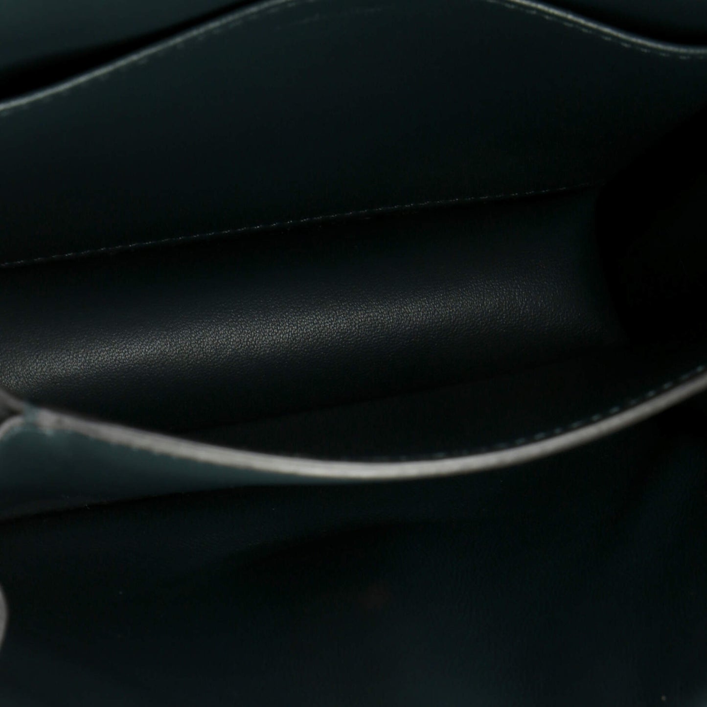 セリーヌ クラシック ボックスバッグ スムースレザー ティーン